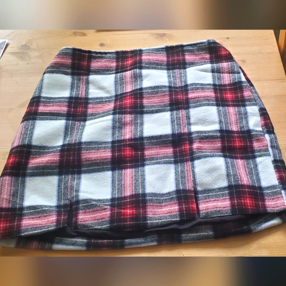 Hollister plaid red and white skirt